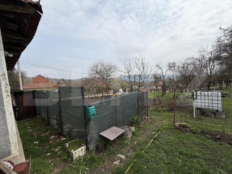 Casă cu 3 camere în suprafață de 80 mp și un teren de 2000 mp