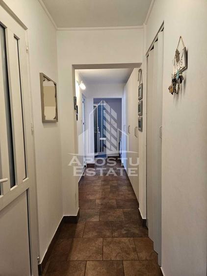 Apartament cu 3 camere de vanzare, 2 bai, zona Soarelui, Timisoara