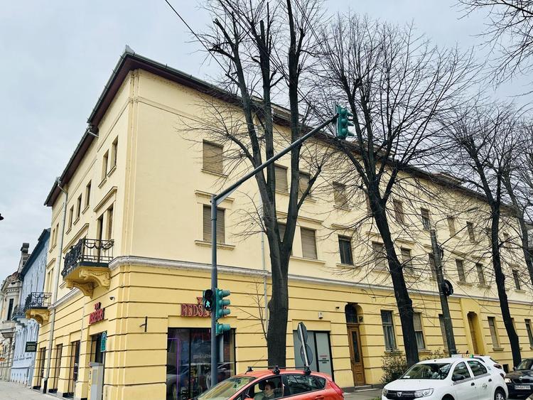 De inchiriat imobil, dispus central urbei, Arad