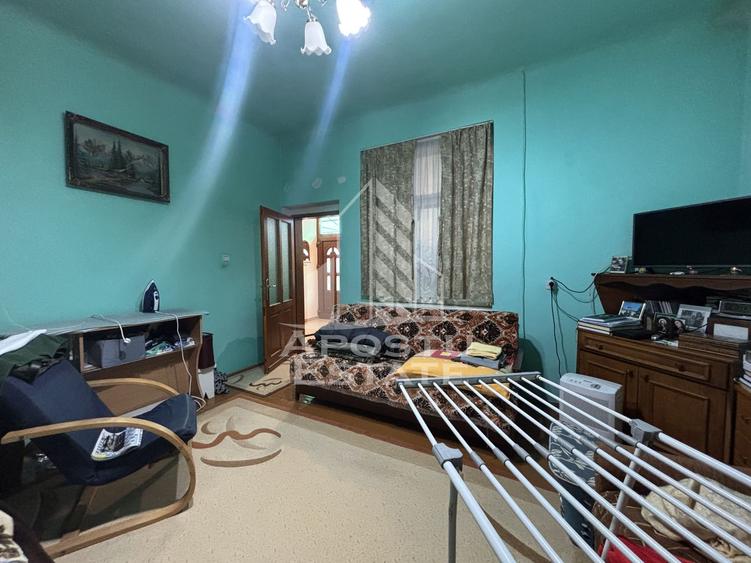 Casa 2 camere de vanzare Calea Sagului, Timisoara, curte comuna