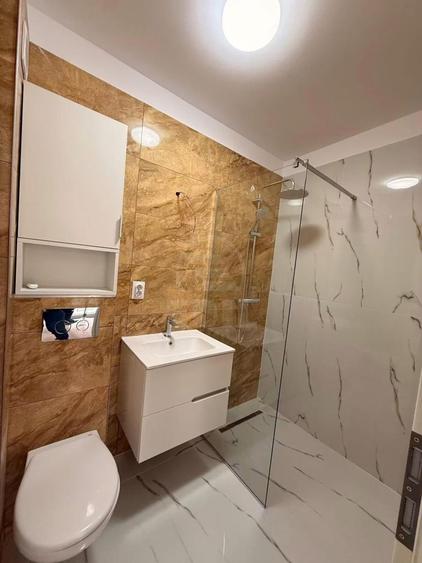 Apartament 3 camere semidecomandat zona Sesul de sus