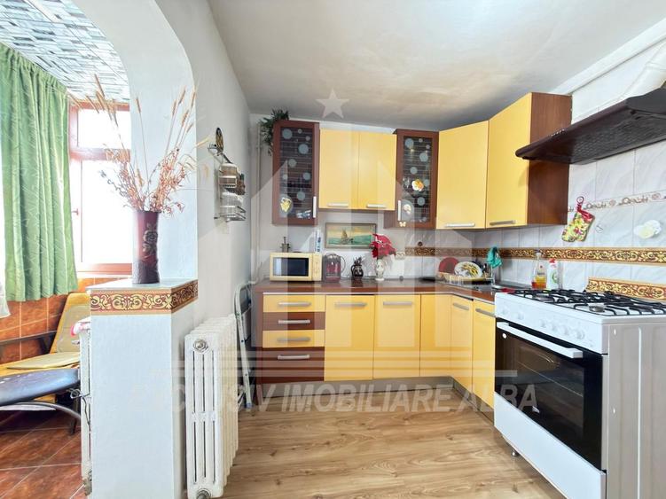 Apartament cu 3 camere | 2 bai | 69 mp | Cetate - Mercur
