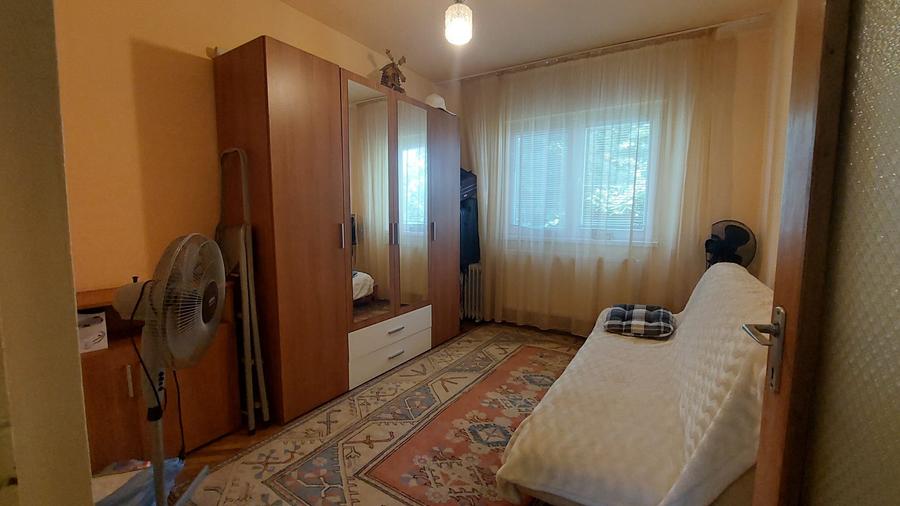 Vand ap 4 camere la pret de 3 camere -zona Micalaca-Miorita