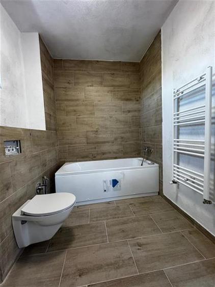 Apartament Tip Penthause 3 camere,103 mp + 2 terase ,situat pe strada Borhanciul