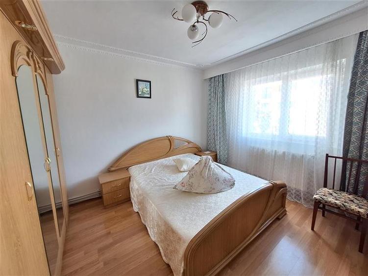 Apartament 3 camere decomandat , zona Nord-Bacau