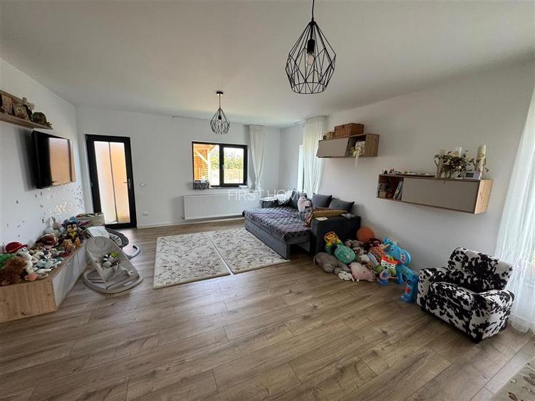 Casa noua, 3 cam, 2 bai, mobilata si utilata,  curte, foisor - 4