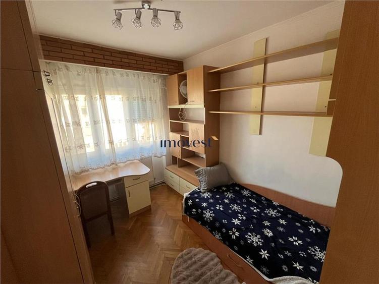 De inchiriat: Apartament cu 4 camare in zona Centrala