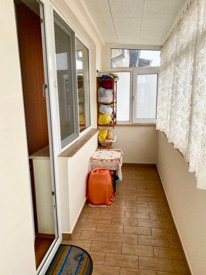 Apartament 3 camere, 2 bǎi, ultracentral, decomandat, 85 mp+boxǎ 12mp