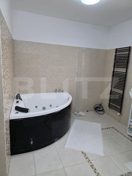 Vila de vanzare, 380 mp, zona Reghin
