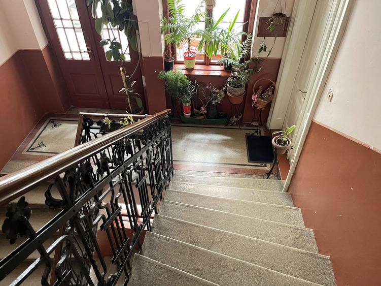 Apartament 4 camere spatios  in zona Sinaia