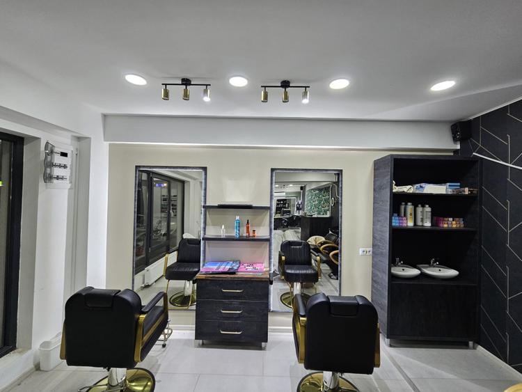 Spatiu comercial, 102 mp, salon de infrumusetare complet echipat