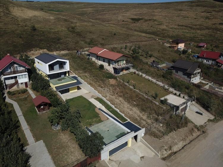 Casă cu arhitectură premium, vedere la lac și garaj dublu | Câmpenești