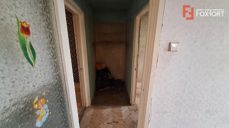 Apartament cu 3 camere + boxa, zona Sagului
