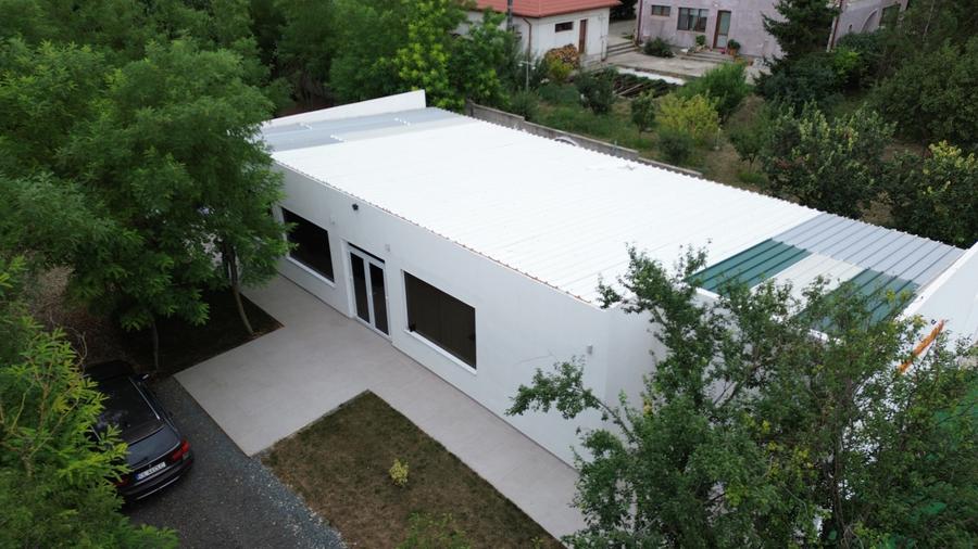 Casa de vacanta / spatiu comercial de vanzare – Frumusani
