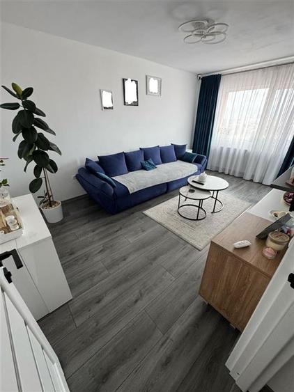 Apartament modern 3 camere balcon pivnita zona Semaforului
