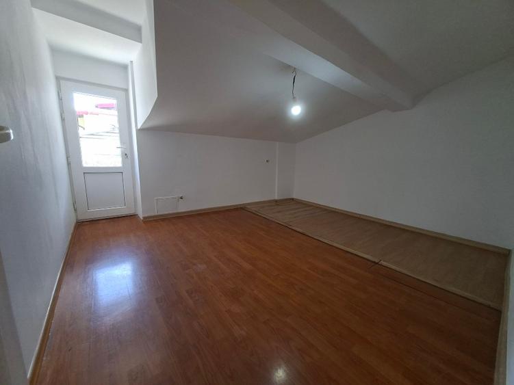 Piata Unirii, Calea Calarasilor, Hala Traian, PROPRIETAR, vand casa P+M, 4 cam.