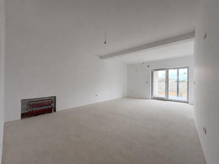 Duplex 4 camere, 96 mp utili, 16 mp terasa, 370 mp teren - Sag