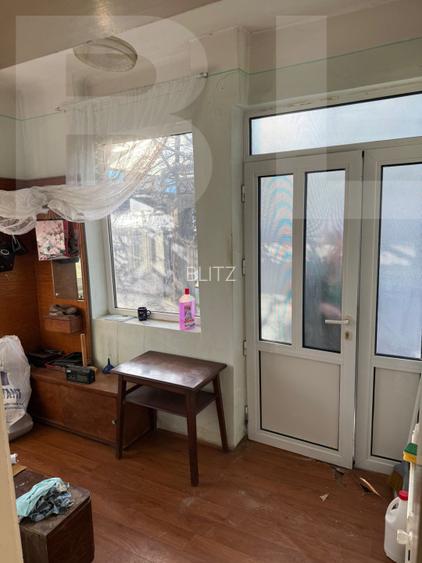 Casa de vanzare, cu 3 camere, doua bucatarii+teren in Simeria