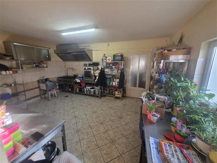 De vanzare spatiu comercial, internat 450 mp cu teren 450 mp , Targu Mures