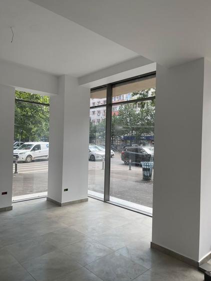 Spatiu Comercial Stradal 114 mp-Vitrina Generoasa -Calea Mosilor