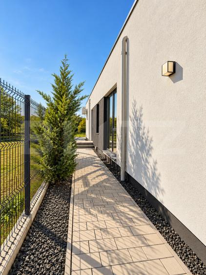 Casa pe parter, 81 mp, 300 mp teren, zona Dumbravita