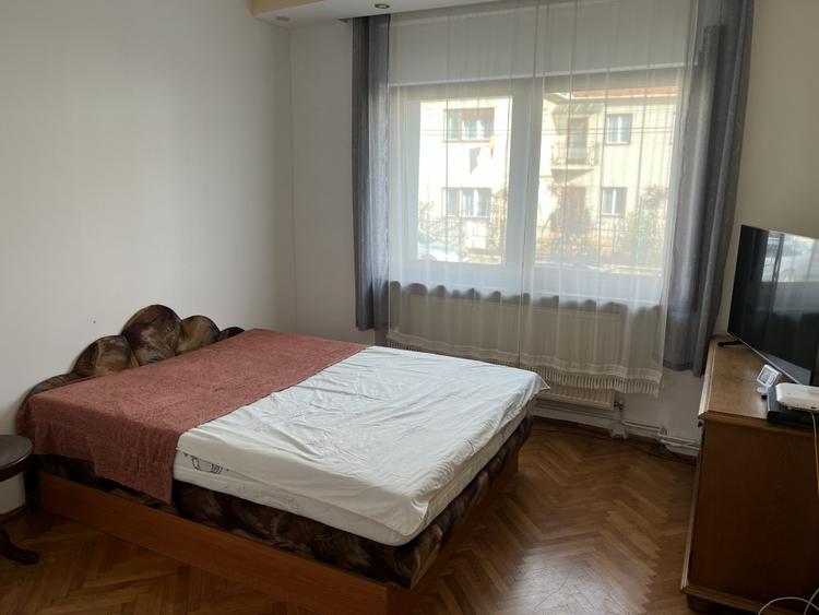 Casa singur in curte 3 camere zona stefan cel mare