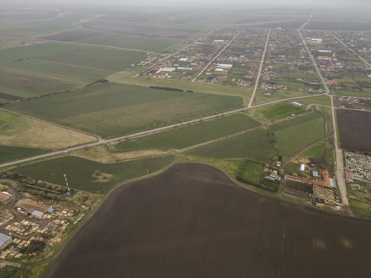 Teren 76.000mp între Sântana și Caporal Alexa