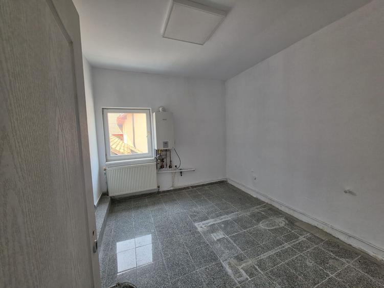 5 euro/mp! Spatiu birouri/comercial de inchiriat, zona Pod Ira