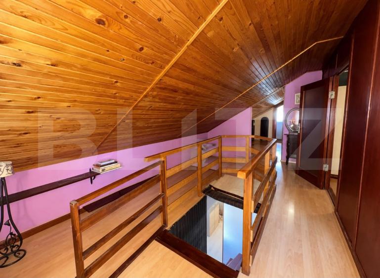 Casa de vanzare, 300 mp, teren 1023 mp, zona Zarand