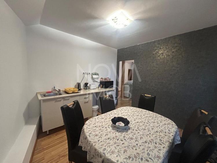 Casa de vanzare 200 mp cu spatiu comercial la parter, strada Lunga