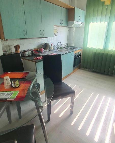Apartament 3 camere in B-dul Garii, decomandat, etaj 3/6, balcon, beci!