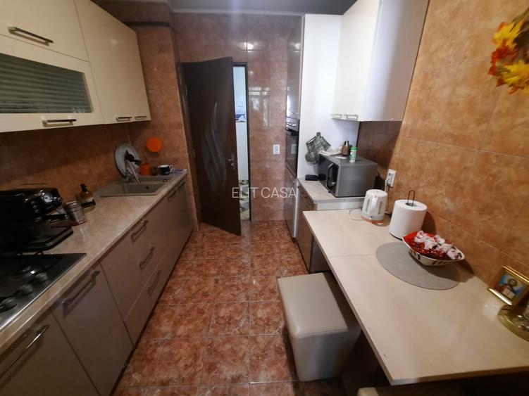 Apartament cu 3 camere decomandat, etaj 1/4, zona Alexandru cel Bun - 10