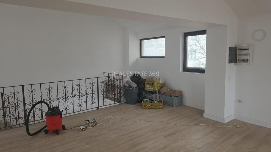 URGENT!, libera, CONSOLIDATA, birouri/comercial, 2 INTRARI, NEGOCIABIL