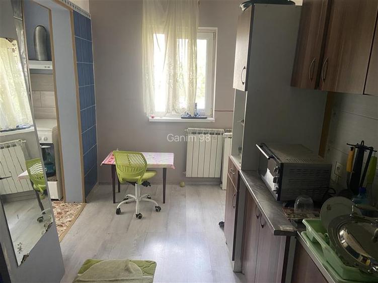 Apartament 2 camere ,etaj 1 din 4 , 54 mp, zona Inspectoratul Scolar, decomandat - 4