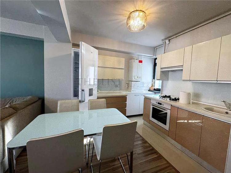 De Vanzare Apartament 3 Camere | Hala Traian