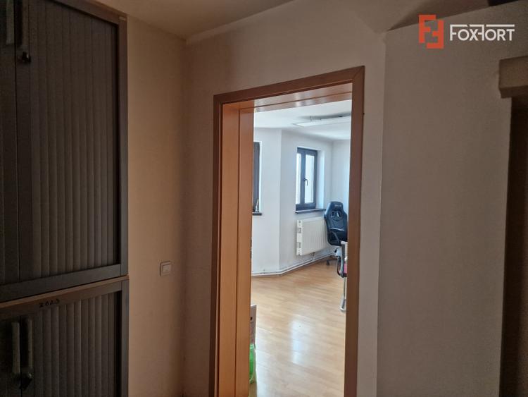Spatiu comercial cu 16 incaperi - zona Mehala