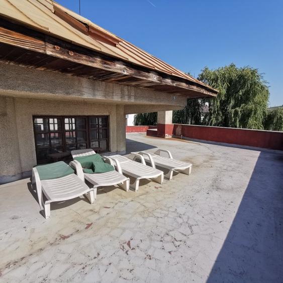 Vila cu scara interioara, semineu,terasa mare, strada linistita