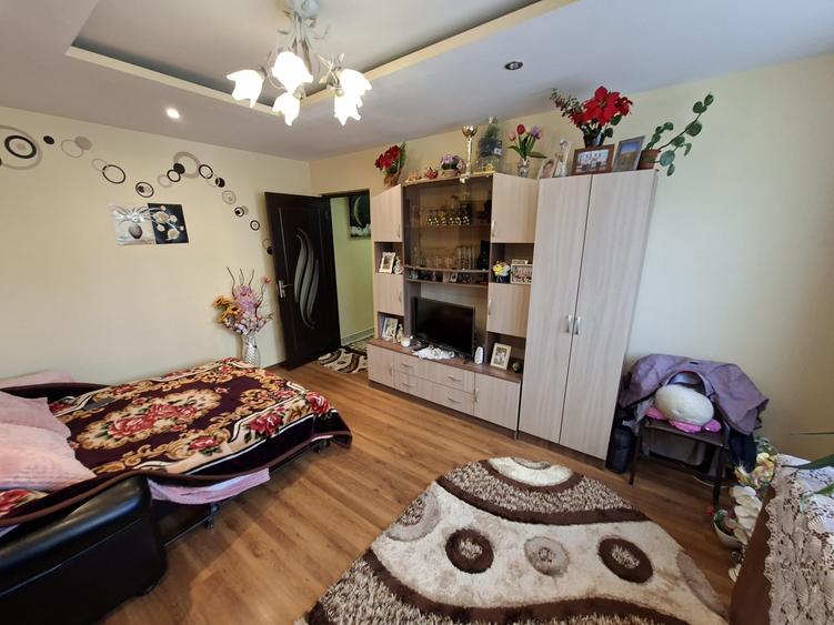 Apartament de 2 camere, etaj 1/4, zona Mircea cel Batran