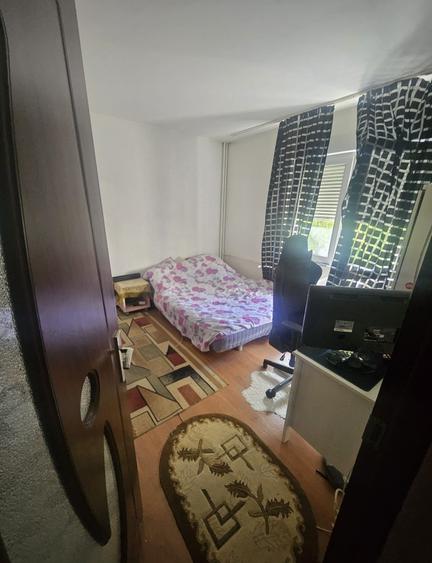 Chisinau stradal, vedere spate, dec, partial renovat, parculet, 1977 reabilitat