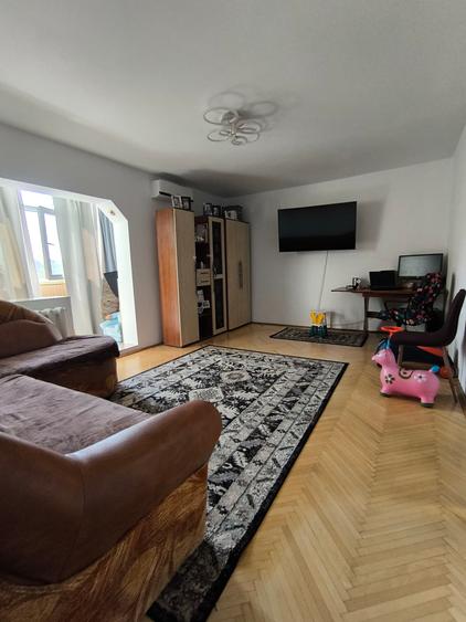 Apartament 3 camere de vânzare – 80 mp, 2 balcoane, 2 băi – Bulevard Poitiers