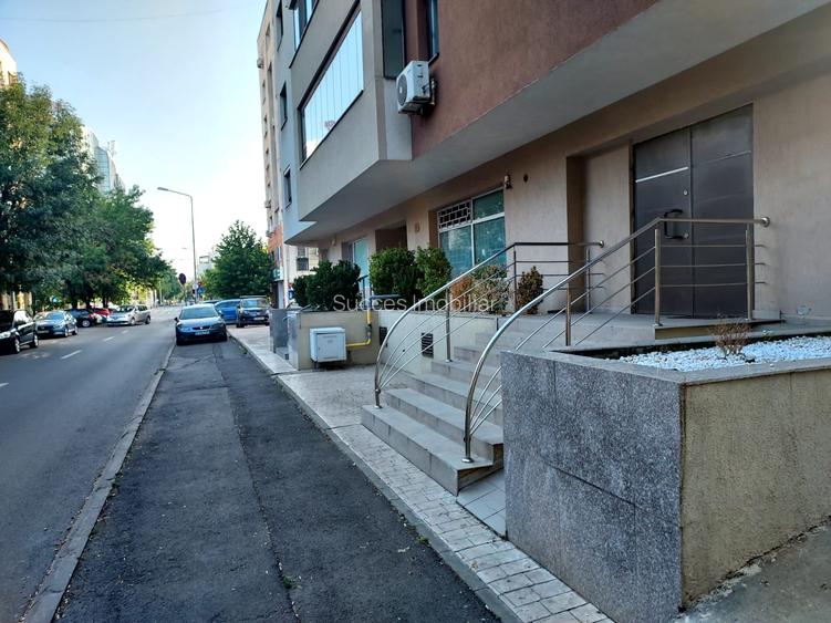 SPATIU COMERCIAL-CLINICA MEDICALA-490 MP,3 INTRARI,IDEAL INVESTITIE,1200000 EURO - 3