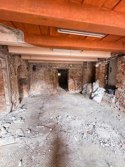 Apartament 2 Camere 80 mp UTILI De Renovat Str. Lunga