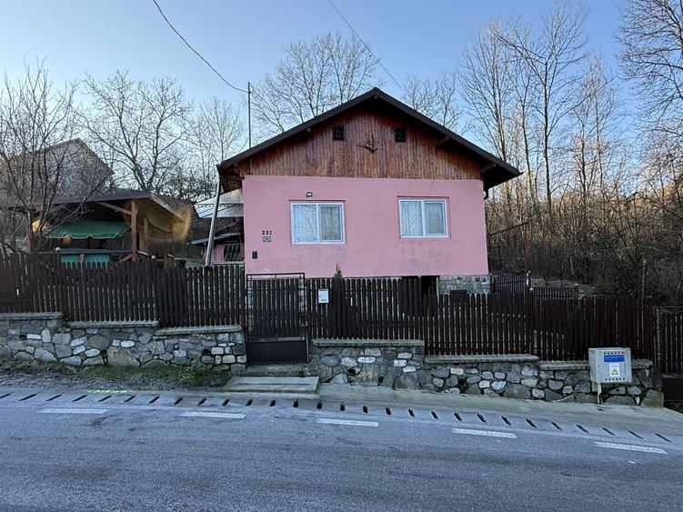 Casa demolabila și teren 800mp cu toate utilitățile deschidere 26,5mp