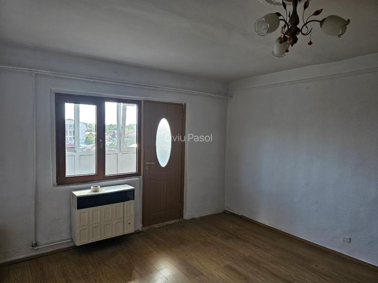 Apartament 3 camere intr-o zona linistita si insorita. Pret negociabil - 4