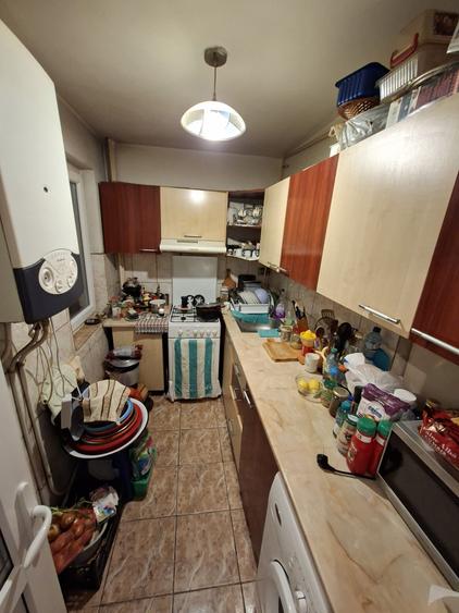 Apartament cu 2 camere, decomandat, etajul 3/4, zona Podu Ros