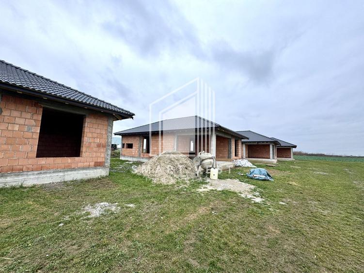 Casa in rosu tip mediteranean | 120 mp | Zona Vetis