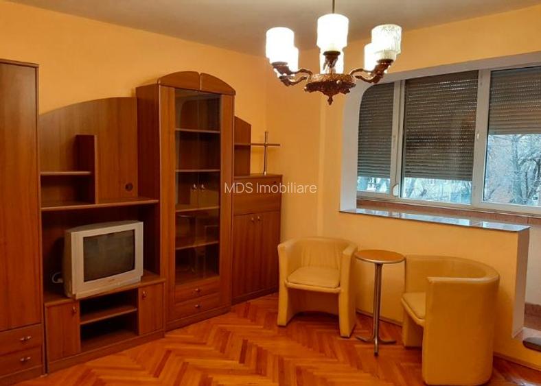 4 camere etaj 2 Circumvalatiunii decomandat