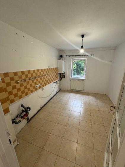 Apartament 3 camere , 2 băi în Brașov