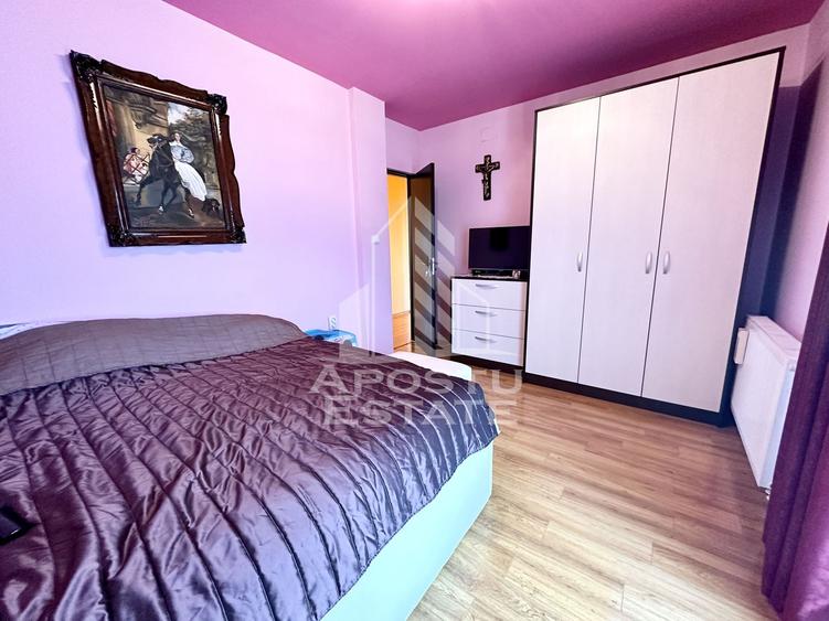 Duplex cu 4 camere situat la asfalt, in zona Planetelor