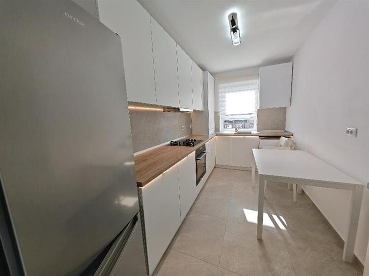 Inchiriem Apartament 2 Camere, Modern, Decomandat, Tractorul